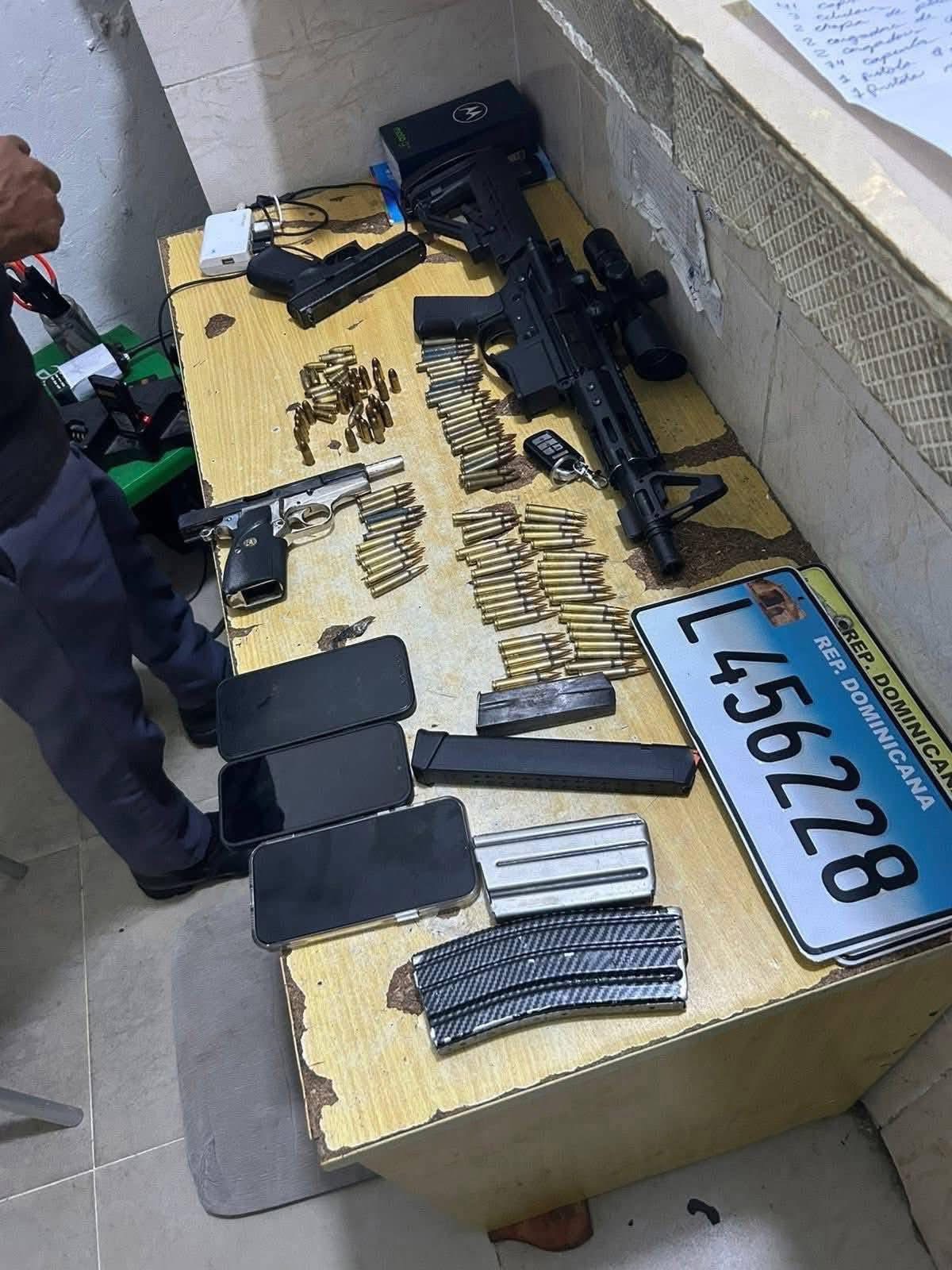 Dos policías son apresados tras asaltar a otro agente en La Caleta 39 asalto-policia