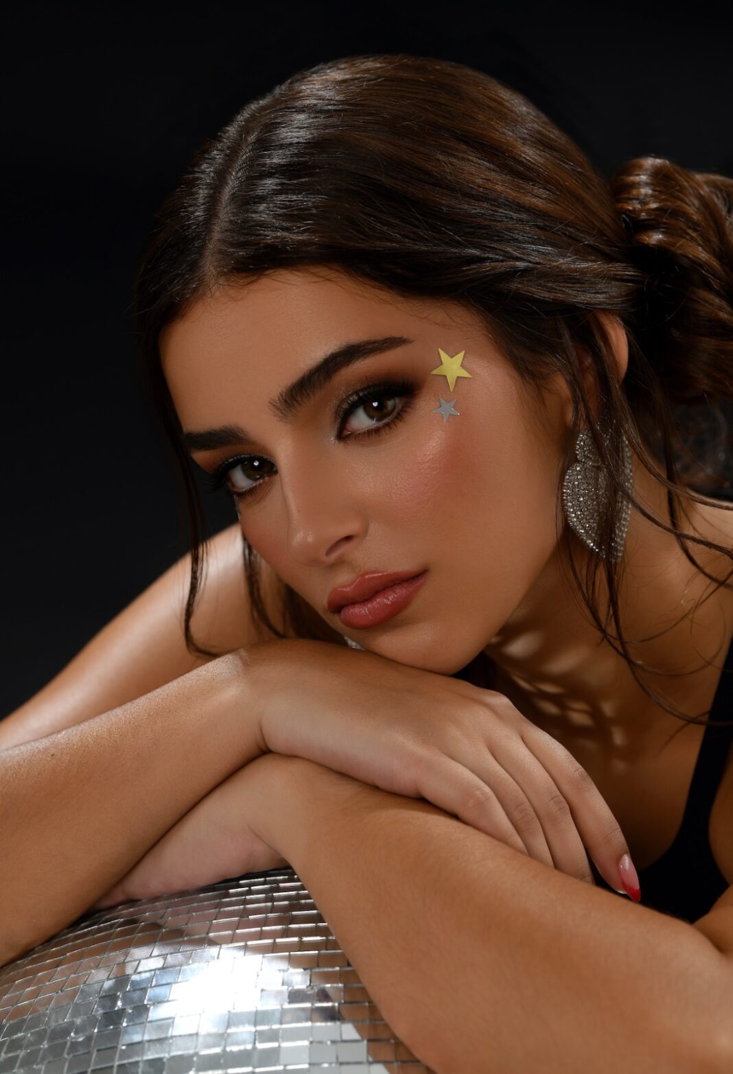 Adri Torrón desata su autenticidad con “fok up”, un reggaetón-pop que marca un nuevo hito en su carrera 27 Adri-Torrón